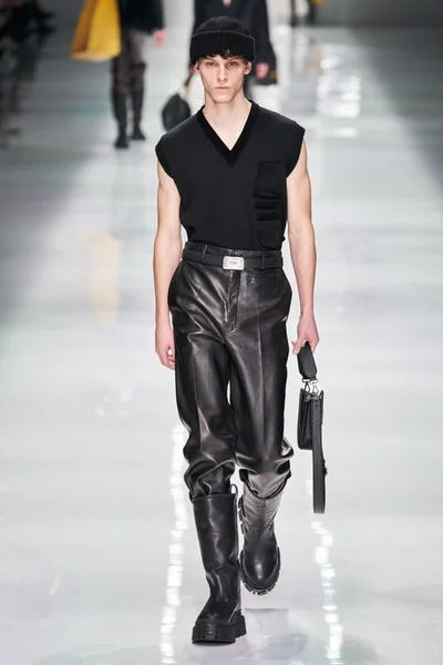 Look 4